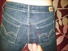 Semen en su culo Levis caliente