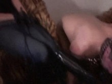 bota lamiendo femdom