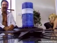 Sintiendo el columpio esta noche para su esposo
