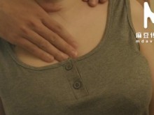 Modelmedia Asia - Rejuvenecimiento de fertilidad oriental del viejo médico para una mujer lujuriosa