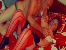 La Navidad de Granny Carmen en julio del consolador de orgasmo que terminan en "¡Necesito follar!"