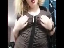 Bailando para ti y burlándose de medias. Me duele el corazón por Dax