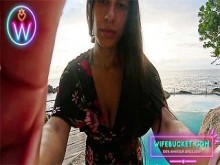 MILFs amateur de Wifebucket - Ella mama y monta una polla frente a una hermosa puesta de sol
