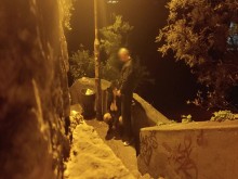 Suegra de grandes tetas en lencería caliente humillada al aire libre con un consolador y una polla gorda