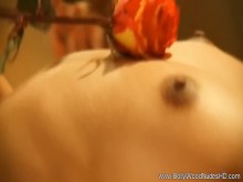 Sensible belleza india acostada