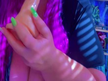 Primer minuto de uno de los vídeos OF de mamá.