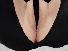 ¿TE GUSTA CUANDO ME METO MIS MEDIAS EN EL COÑO?vista de cerca