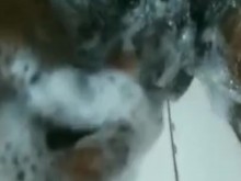 Desi chico mostrando polla negra en el baño