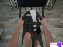 La madrastra sexualmente privada Jc Wilds le ruega a su hijastro que cumpla sus deseos sexuales T8: E5