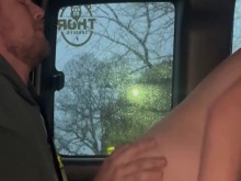 Montar la polla de papá en público