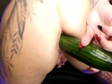 La ninfómana Danaxmuscles se rompe el culo con calabacines