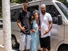 Abuela tatuada de 81 años DP en una furgoneta