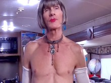 VIDEO EXPERIMENTAL 2 de 2 Pruébalo, comenta. Además, la presentadora musculosa trans se corre 5 veces