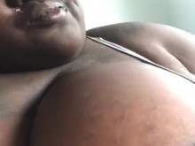 Lamiendo mis pezones