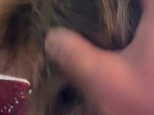 MILF tetona con pinzas en los pezones y culo aceitado, dedos en el culo y facial