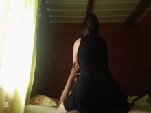 Mi madrastra de 50 años saltando en mi verga le doy en 4 gime delicioso