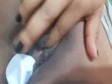 Tetona con consolandose con desodorante