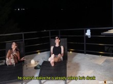 ENGAÑO A MI MARIDO CON UN JOVEN CAMARERO EN EL HOTEL Y NOS PILLA