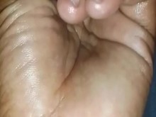 LE HICE UNA PAJA Y LE METO LOS DEDOS EN EL CULO BISEXUAL