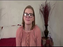 Aficionadas desesperadas MILFs calientes y tetonas folladas duro por sus estrechos coños por una gran polla.