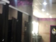 Mostrar mi coño en la ducha del gimnasio público