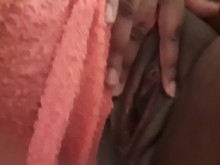 Me puse cachonda frotándome en la bañera.