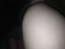 Milf joven y gruesa toma mi polla por detrás como una profesional