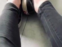 Jugando con mis zapatillas Vans y mis calcetines